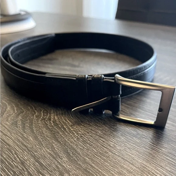 Beautiful mens Perry Ellis Black Italian Full Grain Leather dress belt - Picture 3 of 3